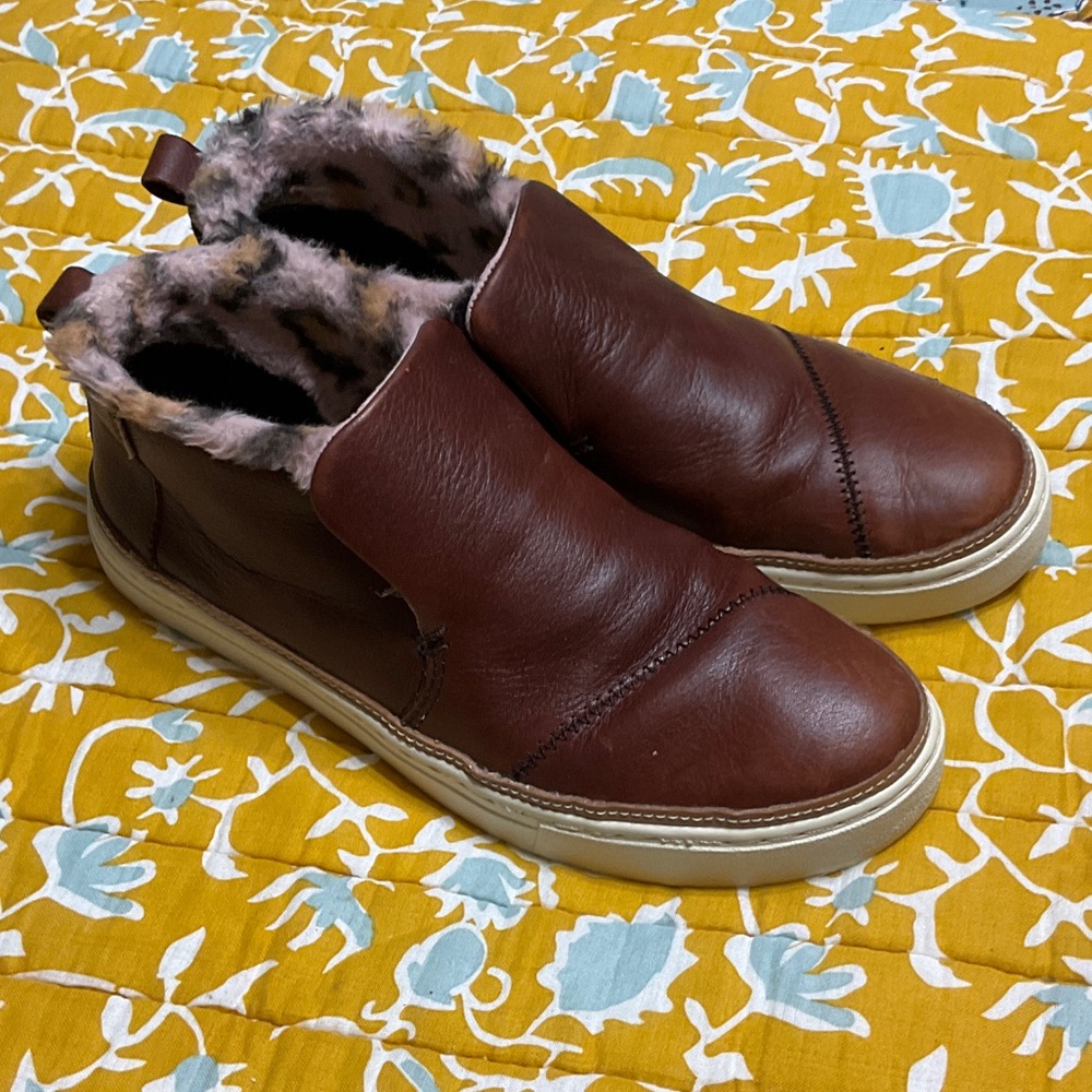 🔥Final Mark Down! Toms Brown Leather Ankle Booties with Faux Fur Trim